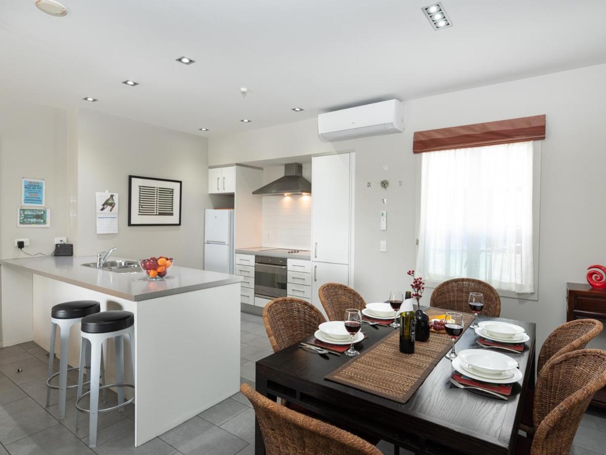 Oceanside - Paihia Waterfront Apartment ภายนอก รูปภาพ
