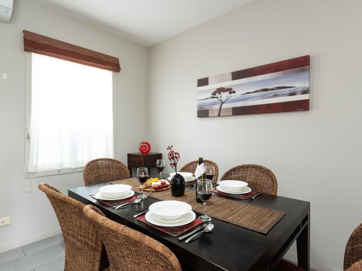 Oceanside - Paihia Waterfront Apartment ภายนอก รูปภาพ