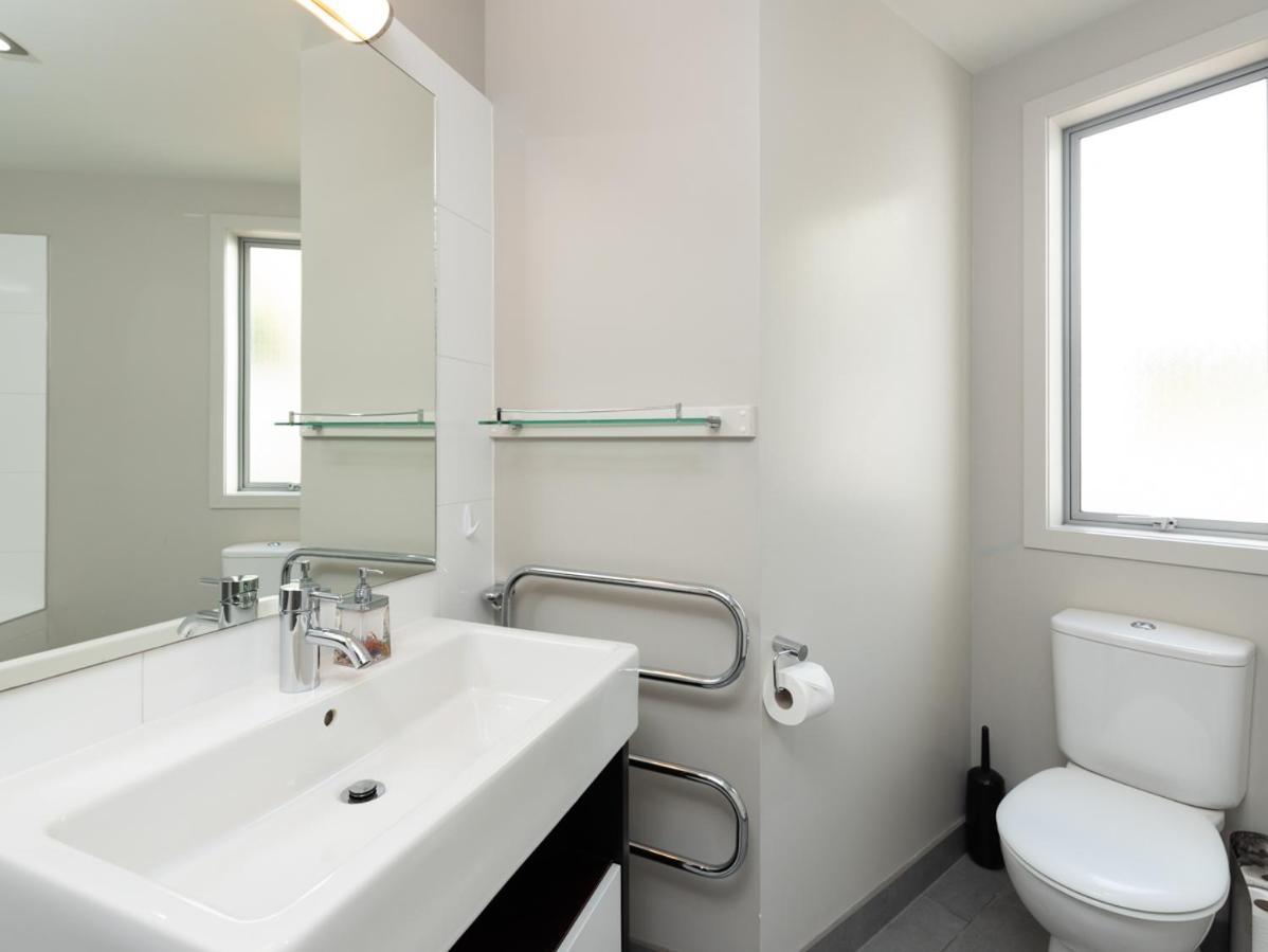 Oceanside - Paihia Waterfront Apartment ภายนอก รูปภาพ